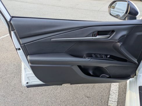 Used 2025 Toyota Camry XSE FWD image 15