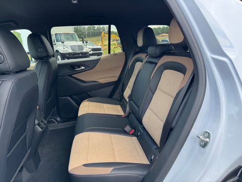 New 2026 Chevrolet Equinox ACTIV AWD/4WD image 8