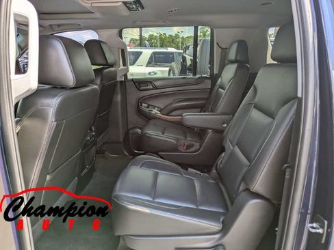 Used 2018 Chevrolet Suburban Premier AWD/4WD image 19