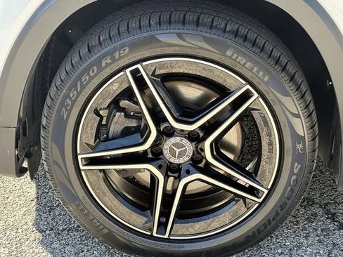 Used 2023 Mercedes-Benz GLB 250 image 12