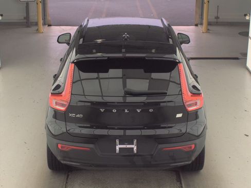 Used 2024 Volvo XC40 Recharge Core RWD image 17