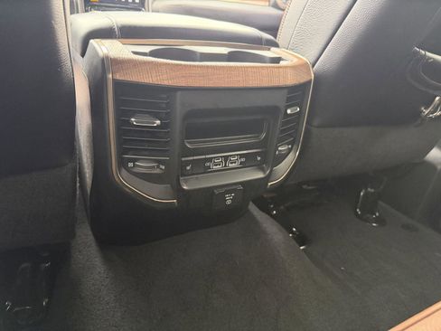 Used 2022 RAM 3500 Limited AWD/4WD image 9