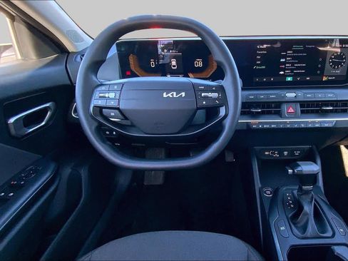 Used 2025 Kia K4 FWD image 5