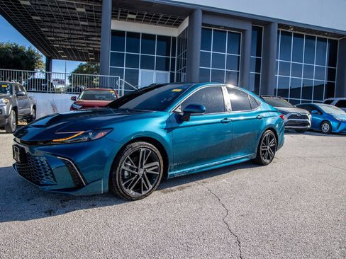 Used 2025 Toyota Camry XSE image 3
