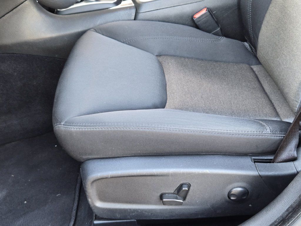 Used 2023 Chrysler 300 Touring w/ Sport Appearance Package RWD image 25