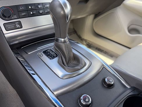 Used 2015 INFINITI Q40 w/ Moonroof Package RWD image 9
