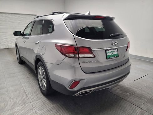 Used 2018 Hyundai Santa Fe SE image 6