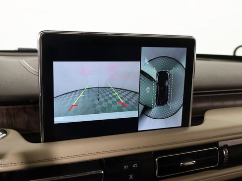 Used 2021 Lincoln Aviator Reserve w/ Equipment Group 202A image 6