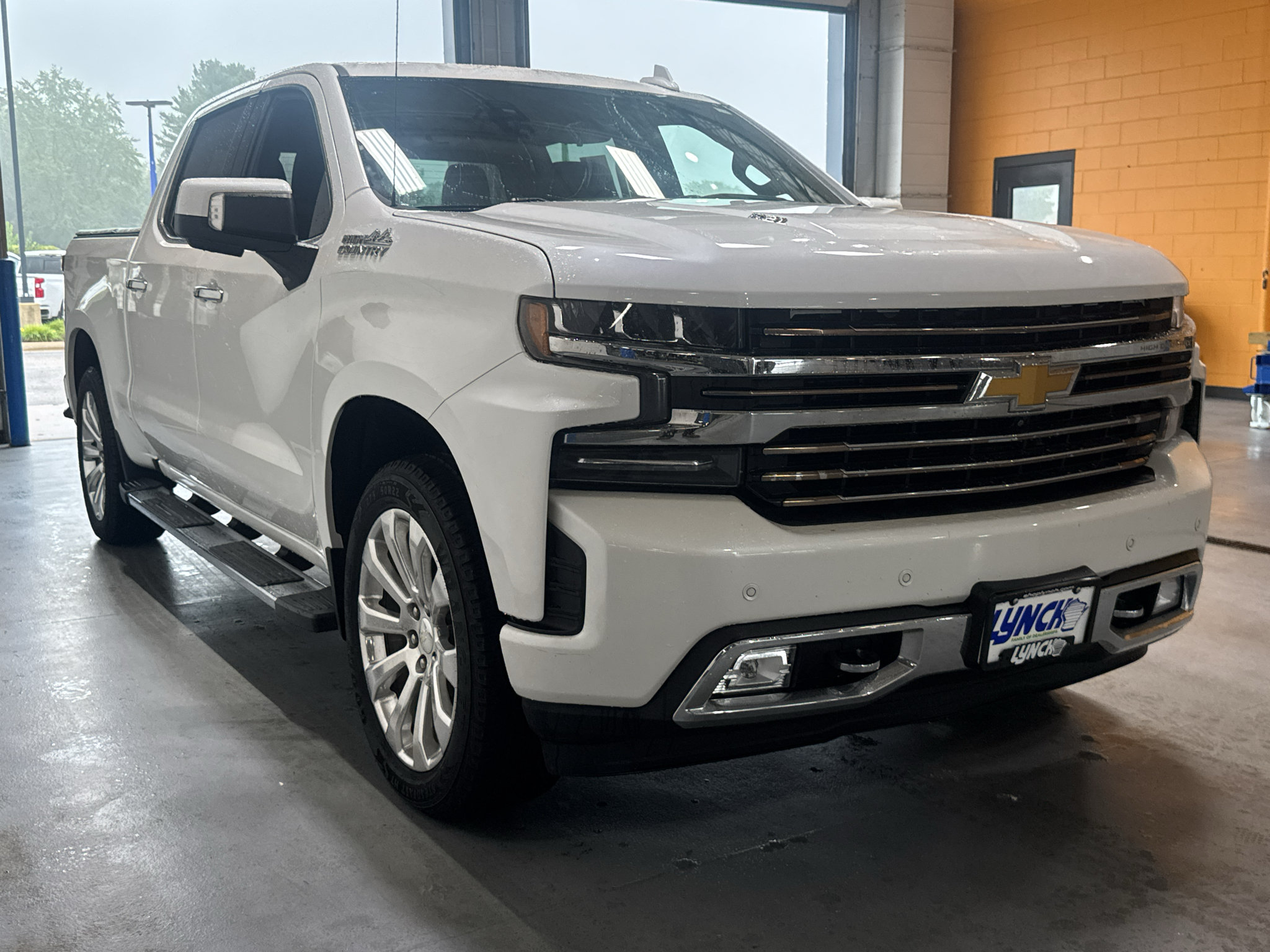 Used 2020 Chevrolet Silverado 1500 High Country w/ Technology Package AWD/4WD image 8