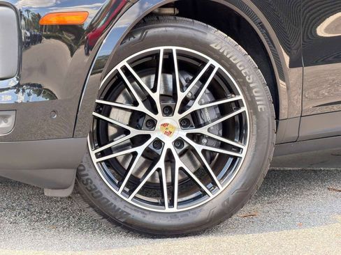 Certified 2024 Porsche Cayenne AWD/4WD image 6
