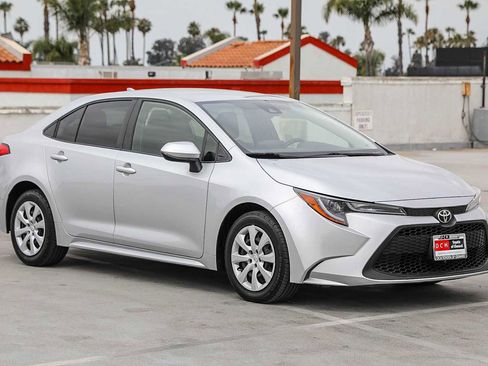 Certified 2022 Toyota Corolla LE w/ Carpet Mat Package (TMS) FWD image 5