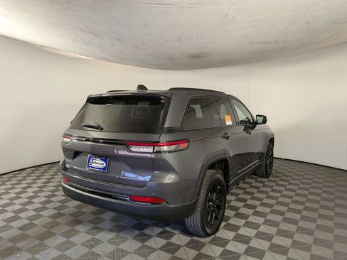 Certified 2025 Jeep Grand Cherokee Altitude AWD/4WD image 8