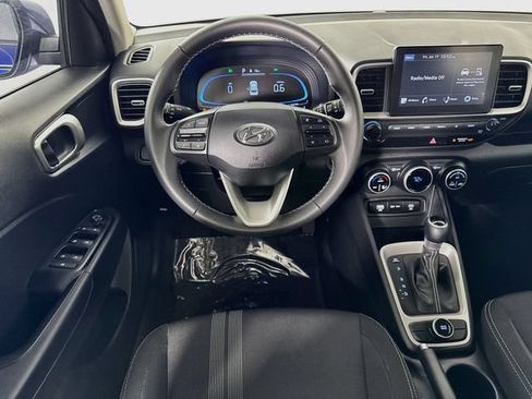 Certified 2025 Hyundai Venue SEL FWD image 34