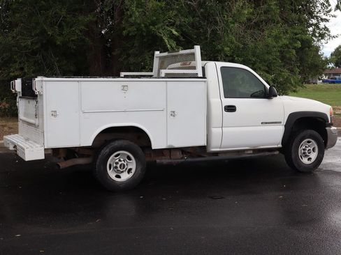 Used 2006 GMC Sierra 2500 W/T RWD image 4