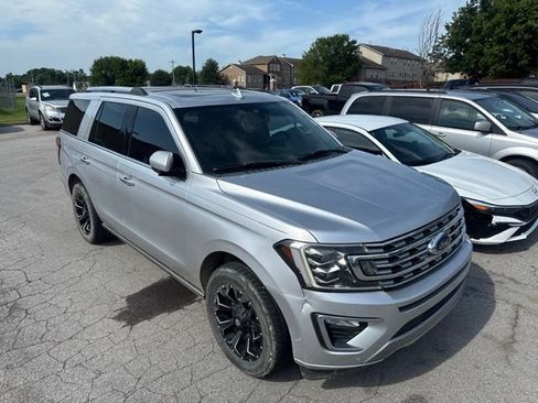 Used 2018 Ford Expedition Limited w/ Equipment Group 301A AWD/4WD image 17