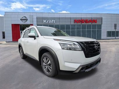 New 2025 Nissan Pathfinder SL w/ Black Appearance Package
