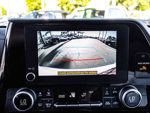 Used 2023 Toyota Highlander LE image 38