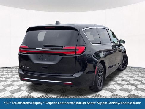 Used 2023 Chrysler Pacifica Touring-L FWD image 17