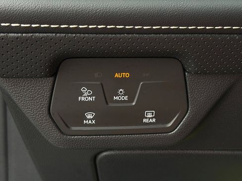 Used 2024 Volkswagen Atlas Cross Sport SE AWD/4WD image 20