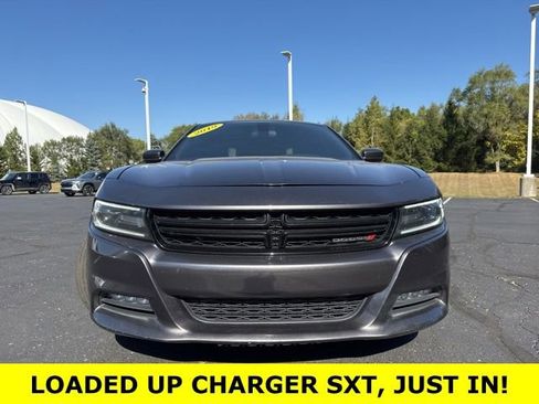 Used 2019 Dodge Charger SXT w/ Leather Interior Group image 2