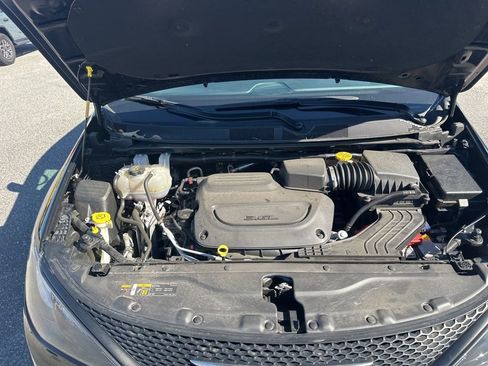 Used 2024 Chrysler Voyager LX image 12