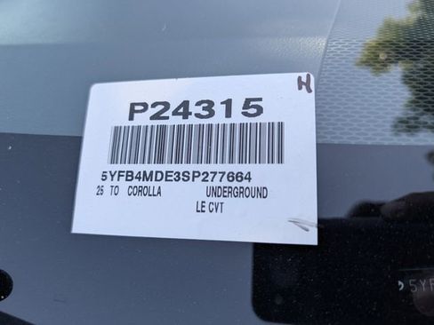 Used 2025 Toyota Corolla LE FWD image 34