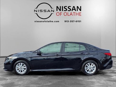 Used 2025 Toyota Camry Hybrid image 18