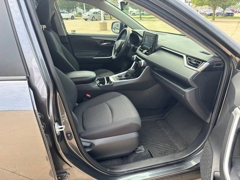 Used 2021 Toyota RAV4 XLE AWD/4WD image 18