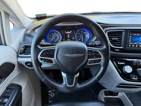Used 2021 Chrysler Voyager Lxi image 14