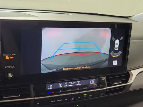 Used 2025 Toyota Sienna XLE FWD image 29
