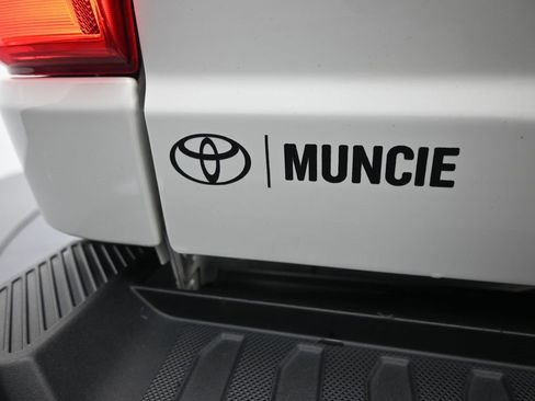 Used 2021 Ford F150 Lariat w/ Equipment Group 502A High image 40