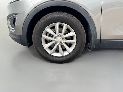 Used 2017 Kia Sorento FWD image 40
