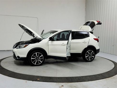 Used 2018 Nissan Rogue Sport SL image 11