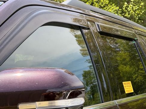 Used 2024 Ford Expedition Limited AWD/4WD image 8