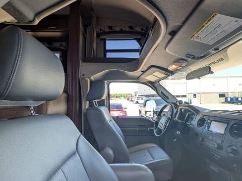 Used 2014 Ford F550 2WD Regular Cab Super Duty image 34