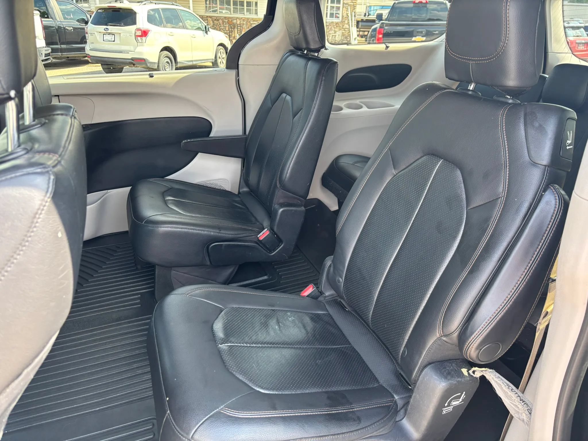 Used 2018 Chrysler Pacifica Touring-L FWD image 13