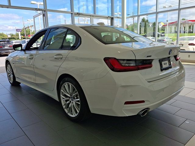 Certified 2023 BMW 330e xDrive w/ Premium Package AWD/4WD image 4