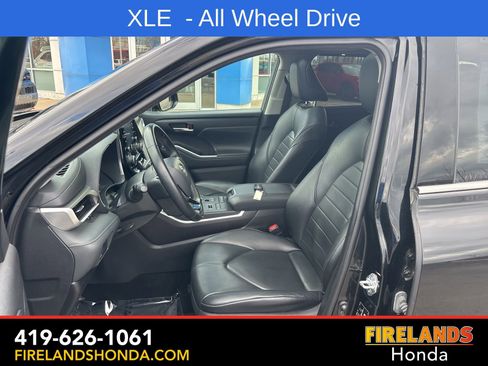 Used 2021 Toyota Highlander XLE AWD/4WD image 8