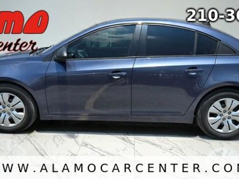 Used 2013 Chevrolet Cruze LS FWD image 2