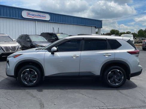 Used 2024 Nissan Rogue SV FWD image 8