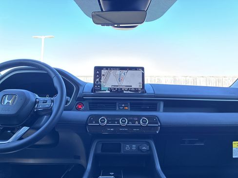 Certified 2025 Honda Pilot Touring image 30