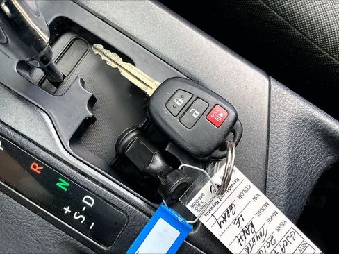 Used 2016 Toyota RAV4 LE FWD image 15