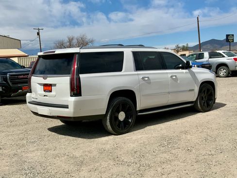 Used 2020 Cadillac Escalade ESV Luxury AWD/4WD image 5
