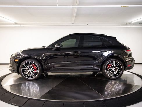 Used 2023 Porsche Macan S AWD/4WD image 2