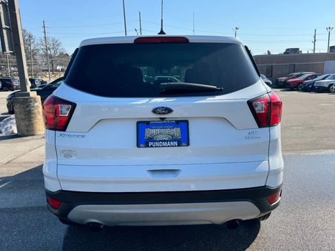 Used 2019 Ford Escape SE image 4