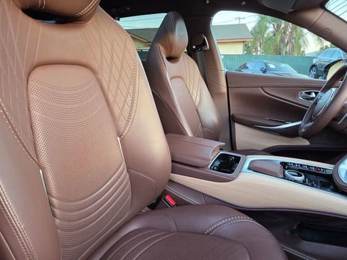 Used 2022 Aston Martin DBX image 21