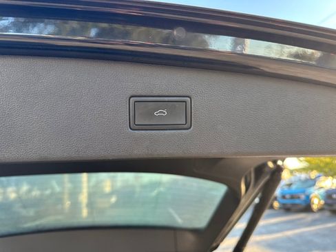 Used 2022 Volkswagen Tiguan SE image 26