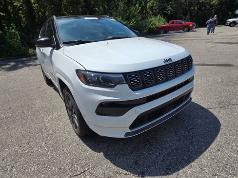 Used 2024 Jeep Compass Limited w/ High Altitude Package AWD/4WD image 11