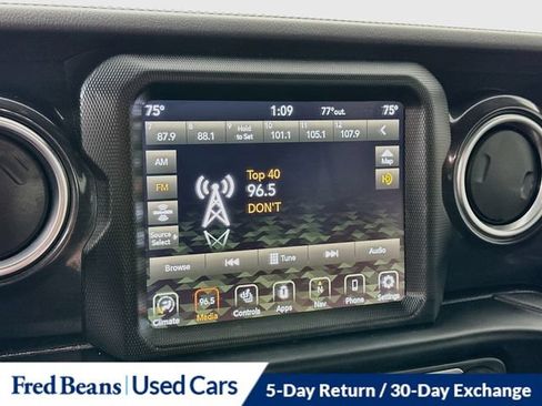 Used 2022 Jeep Wrangler Unlimited Sahara AWD/4WD image 21