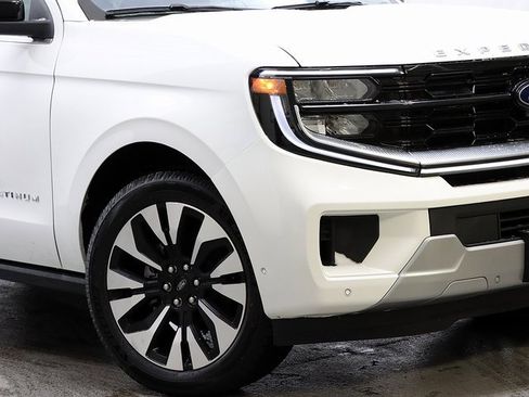 New 2025 Ford Expedition Max Platinum w/ Driver's Package image 3